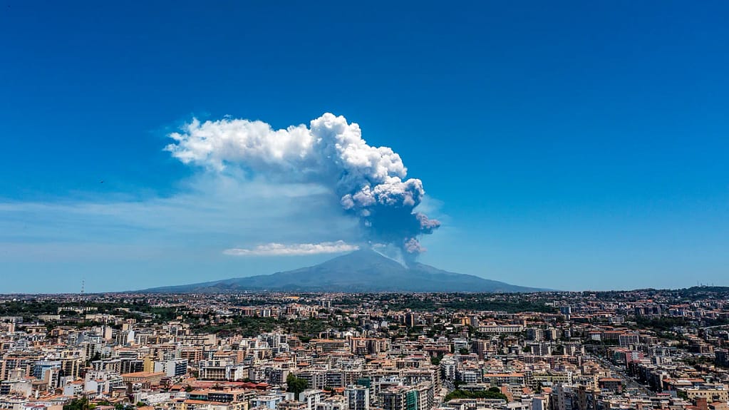 🌋 A Erupção do Monte Etna: Um Espetáculo Natural e Seus Desafios
