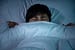 Os mistérios dos espasmos hipnóticos: por que sentimos como se estivéssemos caindo ao dormir?